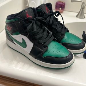 Jordan 1 mid